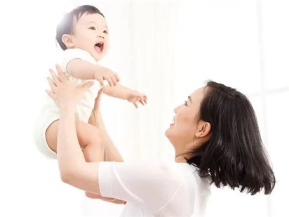 听说宝宝不能抱着摇晃，真的吗？