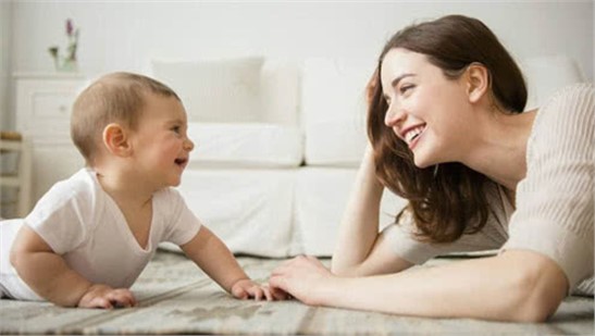 要想宝宝聪明，走路稳当，该如何做