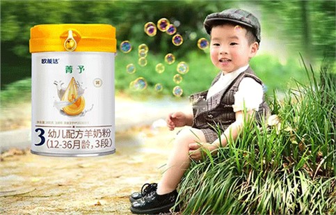 宝宝眼里，每一滴露珠都是小小宇宙✨